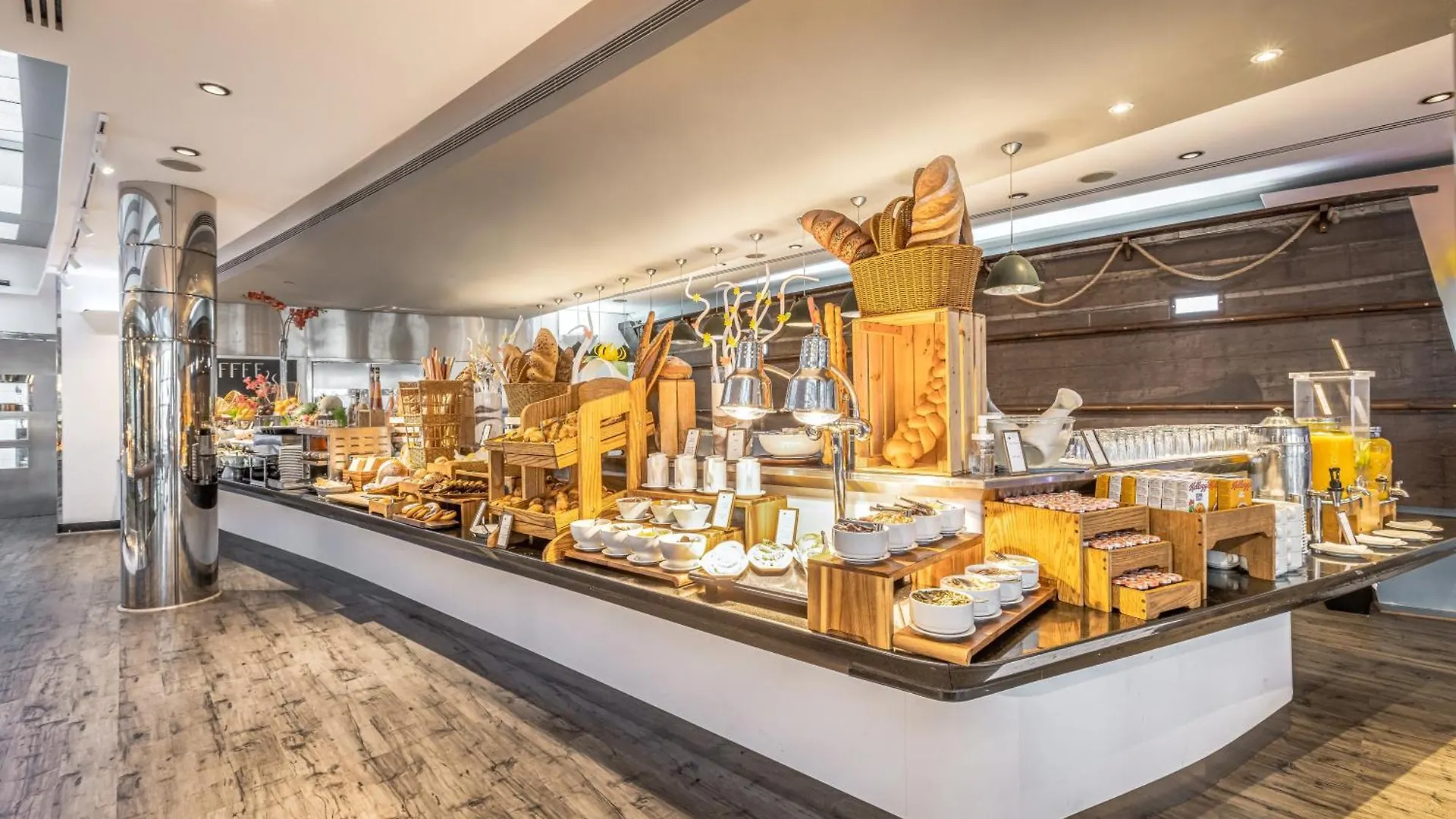 Отель Golden Sands Boutique Hotel-Dubai Creek