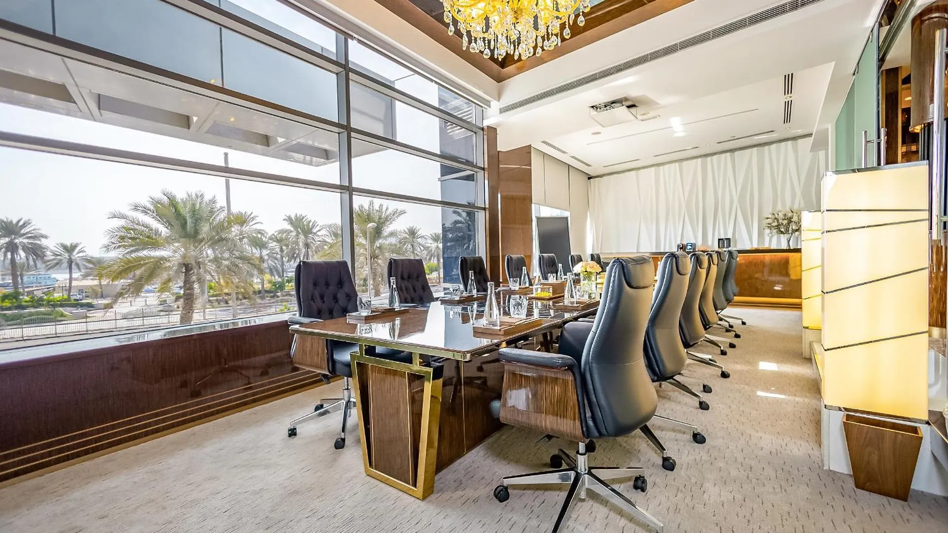 Отель Golden Sands Boutique Hotel-Dubai Creek