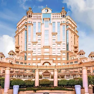 호텔 Swissotel Al Murooj
